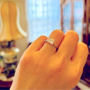 🤩 Beautiful 1ct MOISSANITE ring size 6